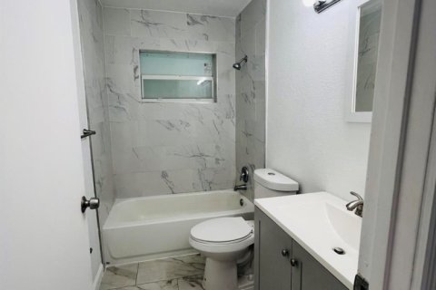 House in Fort Lauderdale, Florida 5 bedrooms, 179.86 sq.m. № 2083547 - photo 21