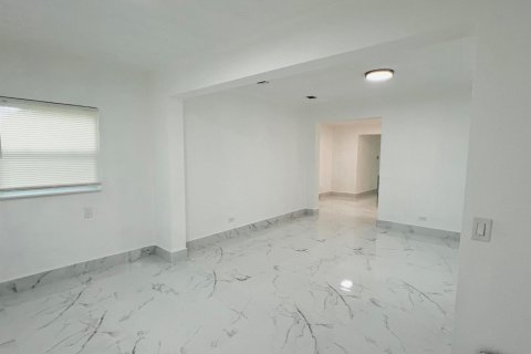 House in Fort Lauderdale, Florida 5 bedrooms, 179.86 sq.m. № 2083547 - photo 14