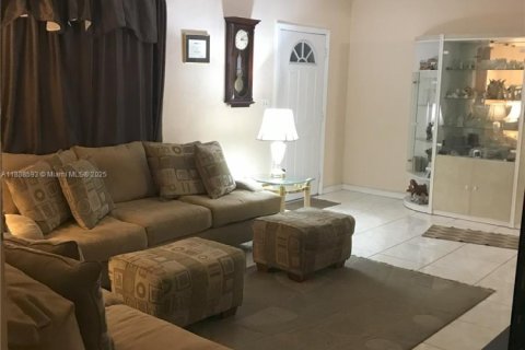 Propiedad comercial en venta en Miami, Florida, 178.09 m2 № 2012289 - foto 9