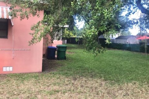 Propiedad comercial en venta en Miami, Florida, 178.09 m2 № 2012289 - foto 2