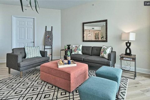 Condo in Holly Hill, Florida, 2 bedrooms № 2125112 - photo 8