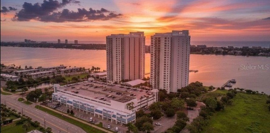 Condo in Holly Hill, Florida, 2 bedrooms № 2125112