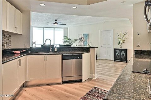 Condo in Holly Hill, Florida, 2 bedrooms № 2125112 - photo 4