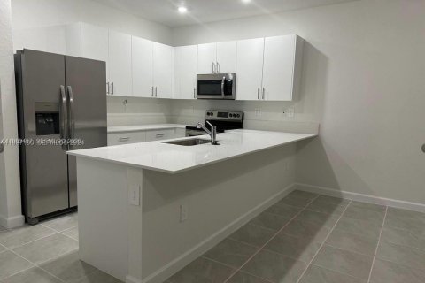 Купить таунхаус в Хомстед, Флорида 3 спальни, 135.64м2, № 2049200 - фото 6