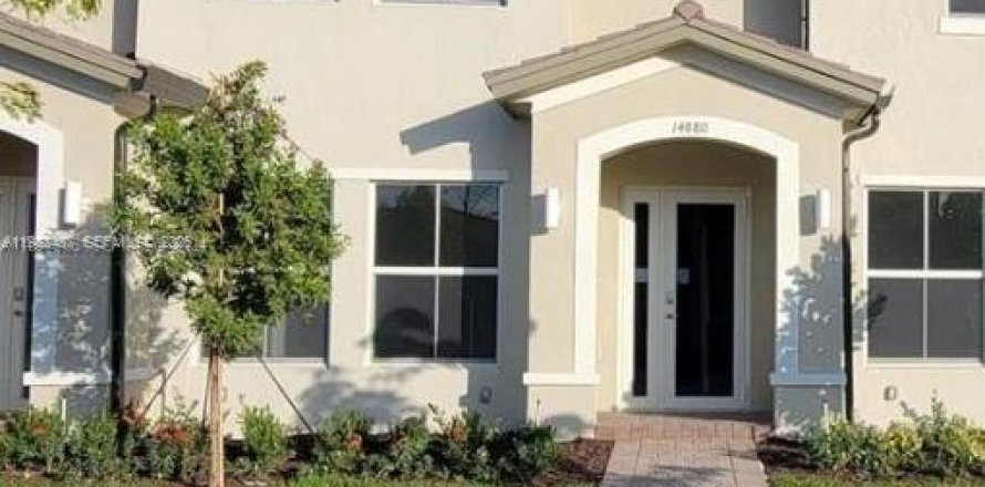 Таунхаус в Хомстед, Флорида 3 спальни, 135.64м2 № 2049200