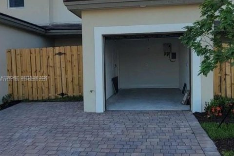 Купить таунхаус в Хомстед, Флорида 3 спальни, 135.64м2, № 2049200 - фото 2