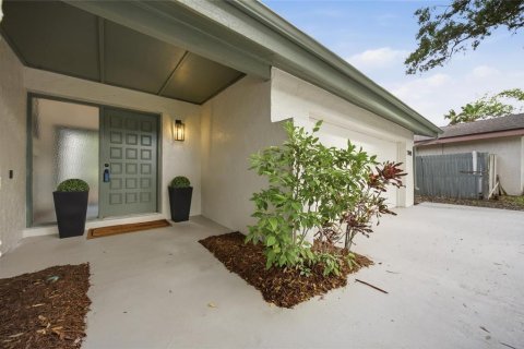 House in Palm Harbor, Florida 3 bedrooms, 188.22 sq.m. № 2206910 - photo 4