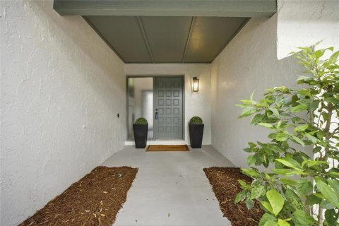 House in Palm Harbor, Florida 3 bedrooms, 188.22 sq.m. № 2206910 - photo 3