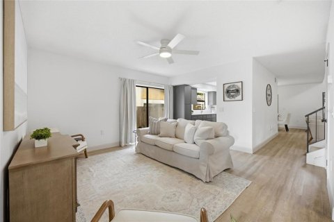 House in Palm Harbor, Florida 3 bedrooms, 188.22 sq.m. № 2206910 - photo 17