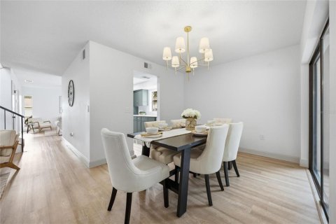 House in Palm Harbor, Florida 3 bedrooms, 188.22 sq.m. № 2206910 - photo 9