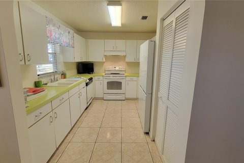 House in Ocala, Florida 2 bedrooms, 106.93 sq.m. № 2166523 - photo 12
