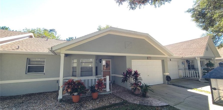 House in Ocala, Florida 2 bedrooms, 106.93 sq.m. № 2166523
