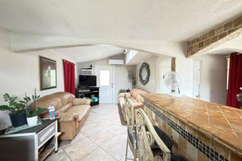 Casa en venta en Lake Worth, Florida, 2 dormitorios, 79.15 m2 № 2176390 - foto 2