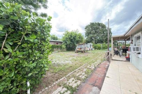 Casa en venta en Lake Worth, Florida, 2 dormitorios, 79.15 m2 № 2176390 - foto 12