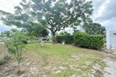 Casa en venta en Lake Worth, Florida, 2 dormitorios, 79.15 m2 № 2176390 - foto 11