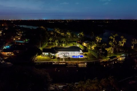 Casa en venta en Palm City, Florida, 4 dormitorios, 273.6 m2 № 1168919 - foto 1
