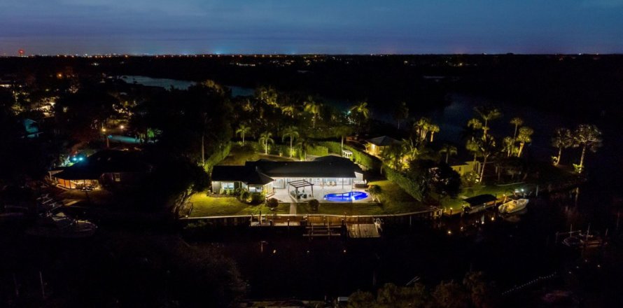 Casa en Palm City, Florida 4 dormitorios, 273.6 m2 № 1168919
