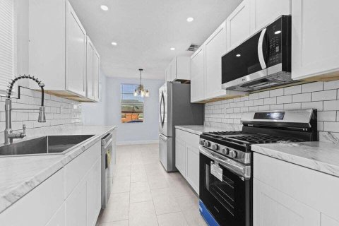 Villa ou maison à louer à St. Lucie, Floride: 3 chambres, 103.86 m2 № 2251373 - photo 6