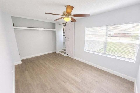 Villa ou maison à louer à St. Lucie, Floride: 3 chambres, 103.86 m2 № 2251373 - photo 12