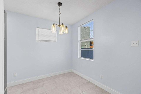 Villa ou maison à louer à St. Lucie, Floride: 3 chambres, 103.86 m2 № 2251373 - photo 10