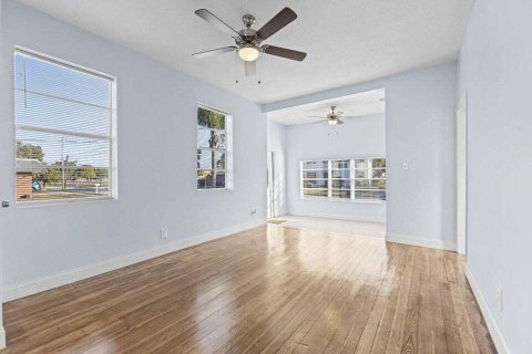 Villa ou maison à louer à St. Lucie, Floride: 3 chambres, 103.86 m2 № 2251373 - photo 2