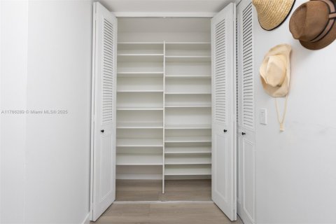 Copropriété à vendre à Key Biscayne, Floride: 2 chambres, 124.02 m2 № 1714202 - photo 16