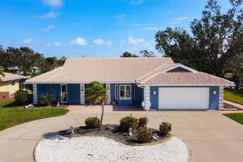 House in Englewood, Florida 3 bedrooms, 244.98 sq.m. № 1524678 - photo 1