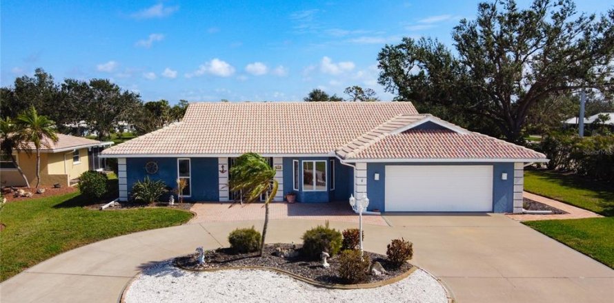 House in Englewood, Florida 3 bedrooms, 244.98 sq.m. № 1524678