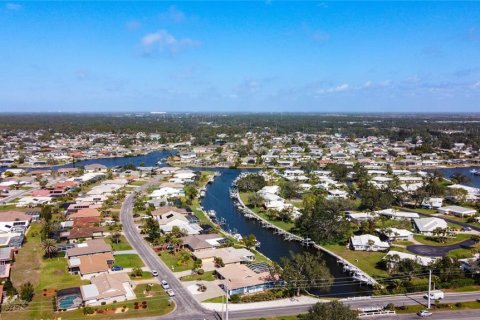 House in Englewood, Florida 3 bedrooms, 244.98 sq.m. № 1524678 - photo 9