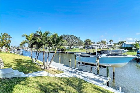 House in Englewood, Florida 3 bedrooms, 244.98 sq.m. № 1524678 - photo 6