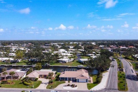House in Englewood, Florida 3 bedrooms, 244.98 sq.m. № 1524678 - photo 12