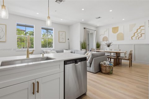 Купить кондоминиум в Мирамар, Флорида 2 спальни, 111.95м2, № 2253924 - фото 8