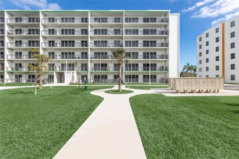 Apartment in Homestead, Florida 3 bedrooms, 121.42 sq.m. № 1964154 - photo 23