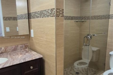 Condominio en alquiler en Miami, Florida, 3 dormitorios, 112.32 m2 № 2047053 - foto 11