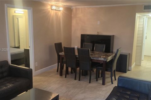 Condominio en alquiler en Miami, Florida, 3 dormitorios, 112.32 m2 № 2047053 - foto 4