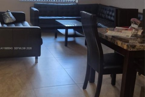 Condominio en alquiler en Miami, Florida, 3 dormitorios, 112.32 m2 № 2047053 - foto 6