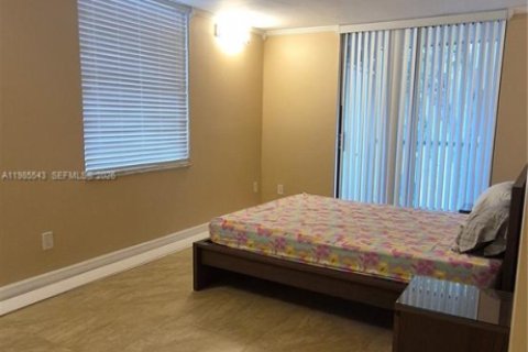 Condominio en alquiler en Miami, Florida, 3 dormitorios, 112.32 m2 № 2047053 - foto 12