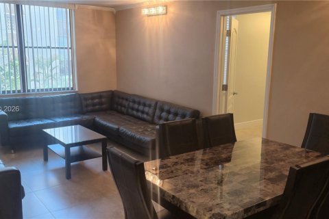Condominio en alquiler en Miami, Florida, 3 dormitorios, 112.32 m2 № 2047053 - foto 3