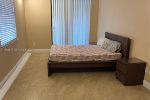 Condominio en alquiler en Miami, Florida, 3 dormitorios, 112.32 m2 № 2047053 - foto 9