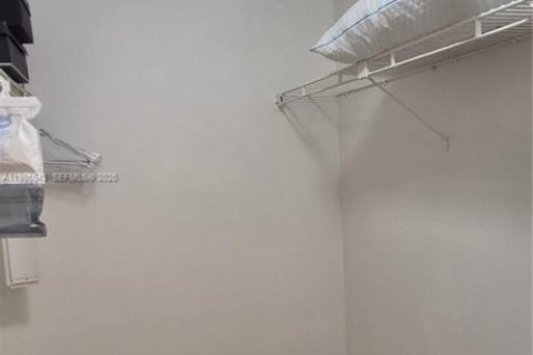 Condominio en alquiler en Miami, Florida, 3 dormitorios, 112.32 m2 № 2047053 - foto 19