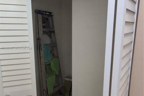 Condominio en alquiler en Miami, Florida, 3 dormitorios, 112.32 m2 № 2047053 - foto 7