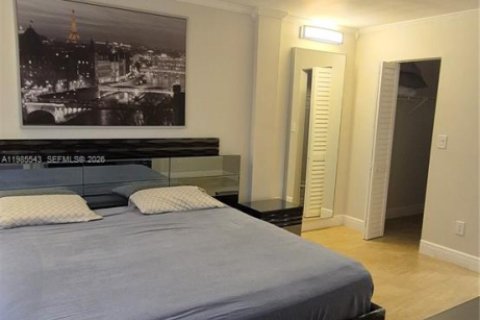 Condominio en alquiler en Miami, Florida, 3 dormitorios, 112.32 m2 № 2047053 - foto 13