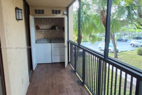 Condominio en alquiler en Miami, Florida, 3 dormitorios, 112.32 m2 № 2047053 - foto 8