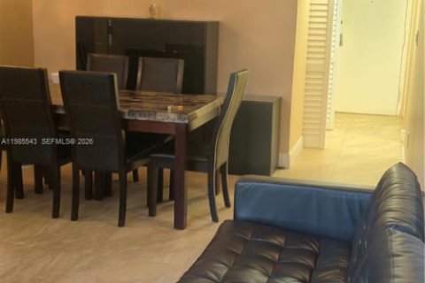 Condominio en alquiler en Miami, Florida, 3 dormitorios, 112.32 m2 № 2047053 - foto 5