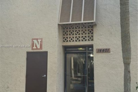 Condominio en alquiler en Miami, Florida, 3 dormitorios, 112.32 m2 № 2047053 - foto 20