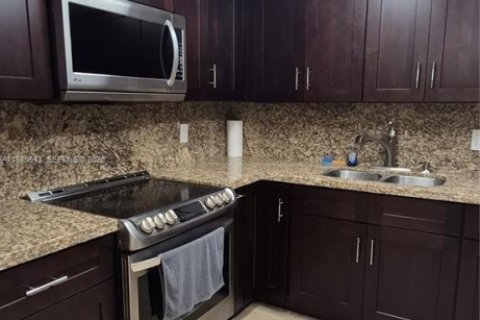 Condominio en Miami, Florida, 3 dormitorios  № 2047053