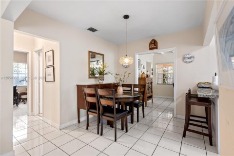 Villa ou maison à vendre à Miami, Floride: 3 chambres, 143.07 m2 № 2274731 - photo 7
