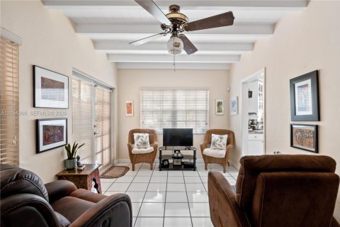 Villa ou maison à vendre à Miami, Floride: 3 chambres, 143.07 m2 № 2274731 - photo 25