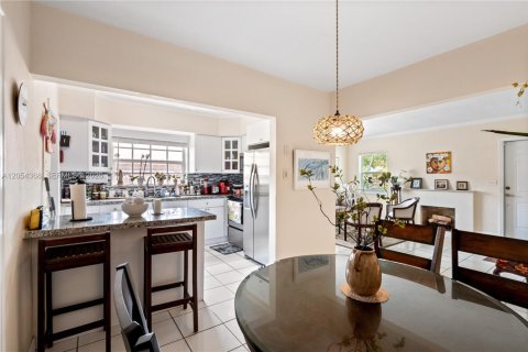 Villa ou maison à vendre à Miami, Floride: 3 chambres, 143.07 m2 № 2274731 - photo 9