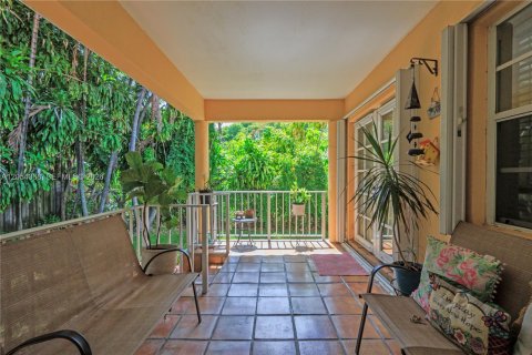Villa ou maison à vendre à Miami, Floride: 3 chambres, 143.07 m2 № 2274731 - photo 28